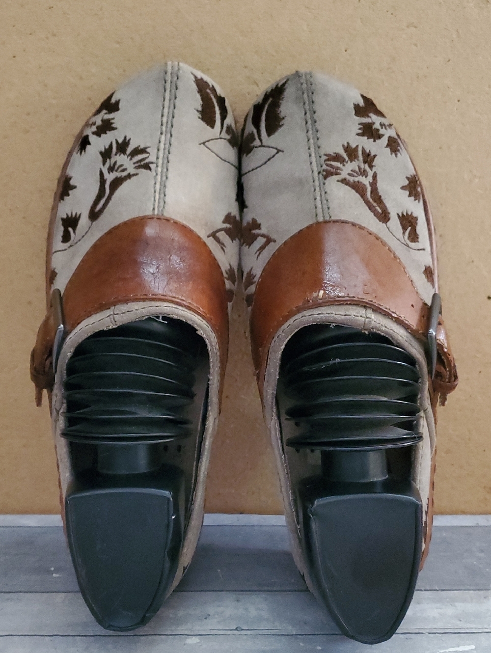 Klogs Women's Austin Taupe Suede Clogs Size 7 M
